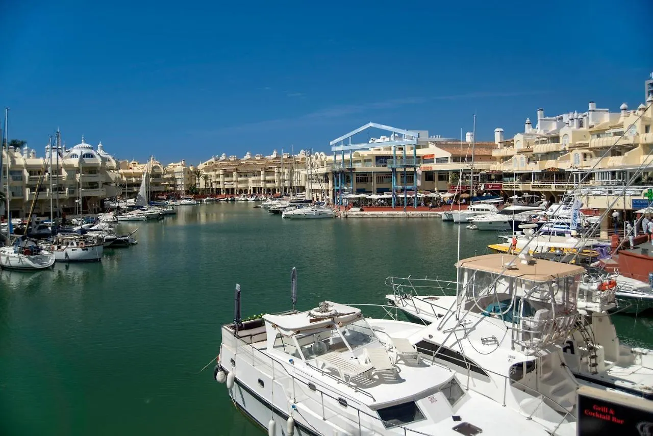 Benal Beach, Luxury Sea & Mountain View Beachside 1 Bedroom Apartment Benalmádena
