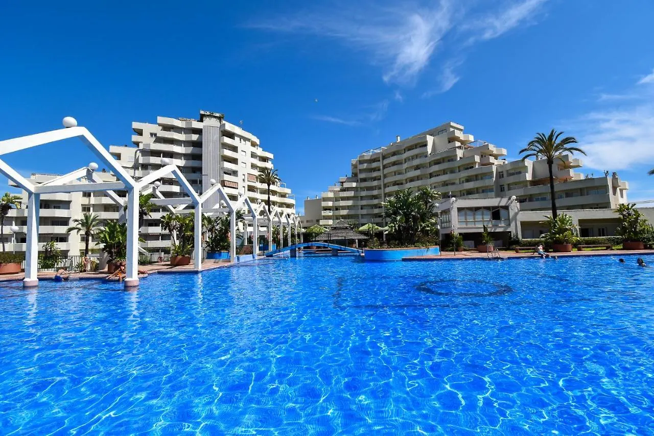 Benal Beach, Luxury Sea & Mountain View Beachside 1 Bedroom Apartment Benalmádena