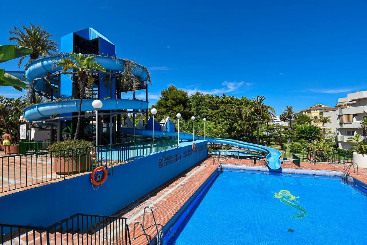 Benal Beach, Luxury Sea & Mountain View Beachside 1 Bedroom Apartment Benalmádena Spanien