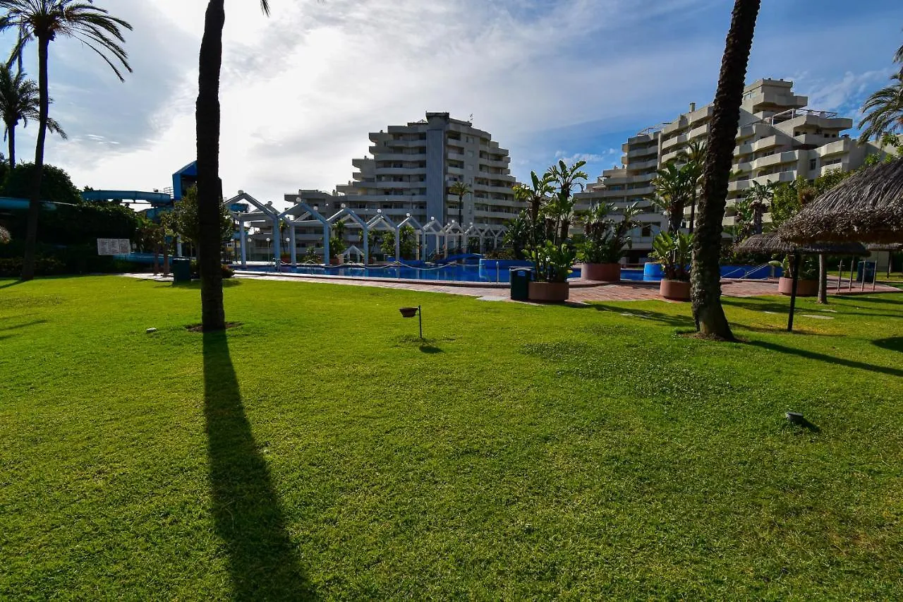 Benal Beach, Luxury Sea & Mountain View Beachside 1 Bedroom Apartment Benalmádena
