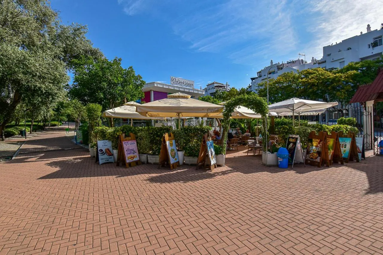 Benal Beach, Luxury Sea & Mountain View Beachside 1 Bedroom Apartment Benalmádena Spanien