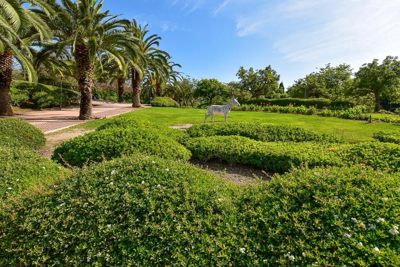 Benal Beach, Luxury Sea & Mountain View Beachside 1 Bedroom Apartment Benalmádena