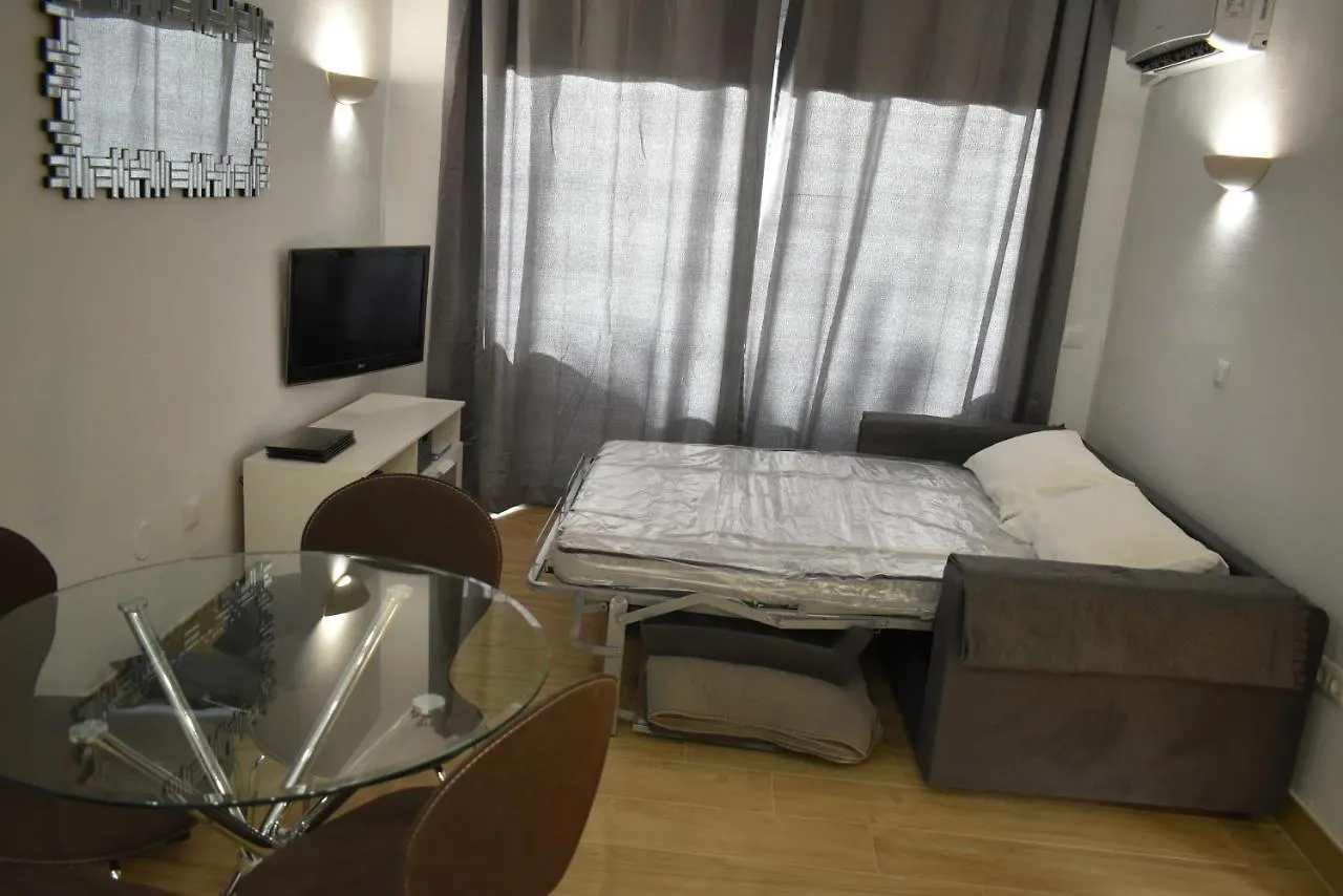 Benal Beach, Luxury Sea & Mountain View Beachside 1 Bedroom Apartment Benalmádena