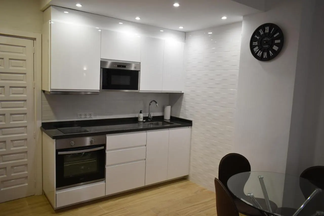 Benal Beach, Luxury Sea & Mountain View Beachside 1 Bedroom Apartment Benalmádena 0*,  Španělsko