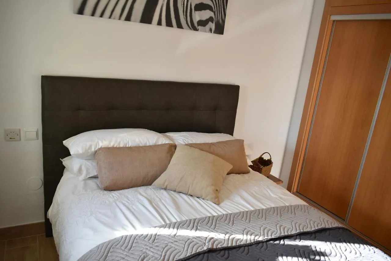 Benal Beach, Luxury Sea & Mountain View Beachside 1 Bedroom Apartment Benalmádena