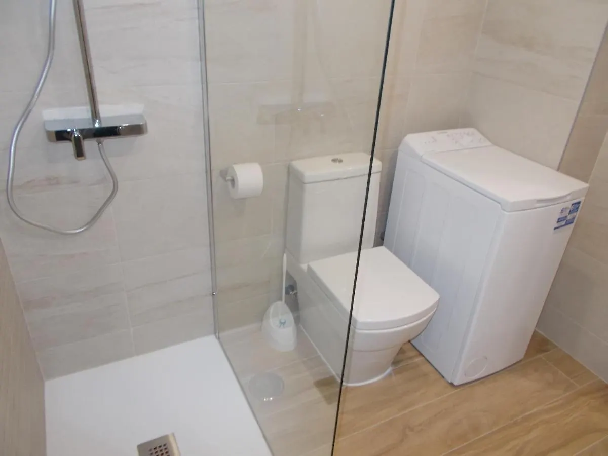 Benal Beach, Luxury Sea & Mountain View Beachside 1 Bedroom Apartment Benalmádena Spanien