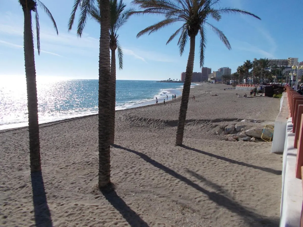 Benal Beach, Luxury Sea & Mountain View Beachside 1 Bedroom Apartment Benalmádena