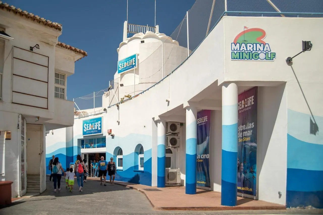 Benal Beach, Luxury Sea & Mountain View Beachside 1 Bedroom Apartment Benalmadena