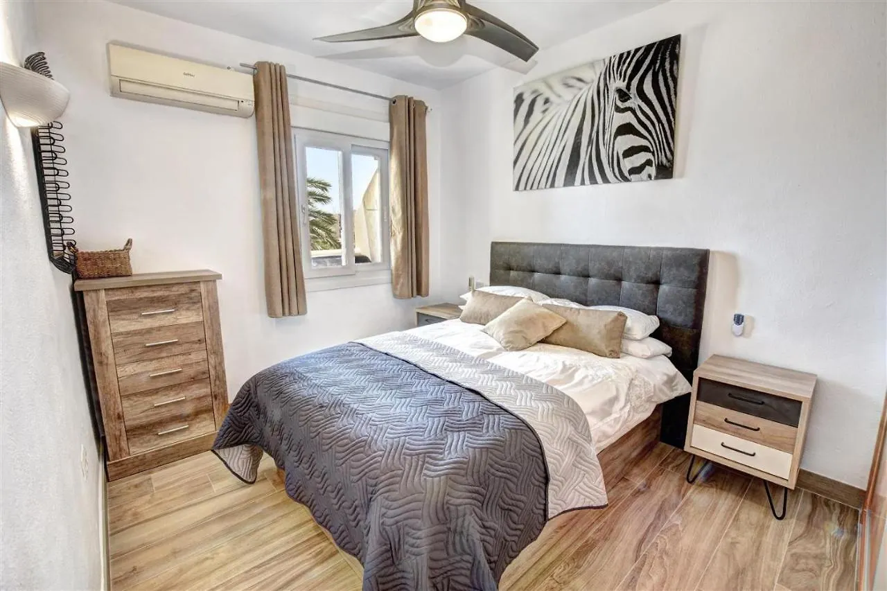 Benal Beach, Luxury Sea & Mountain View Beachside 1 Bedroom Apartment Benalmadena