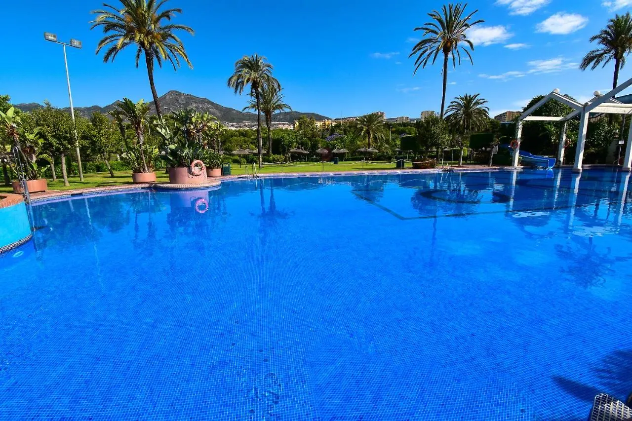 Benal Beach, Luxury Sea & Mountain View Beachside 1 Bedroom Apartment Benalmadena