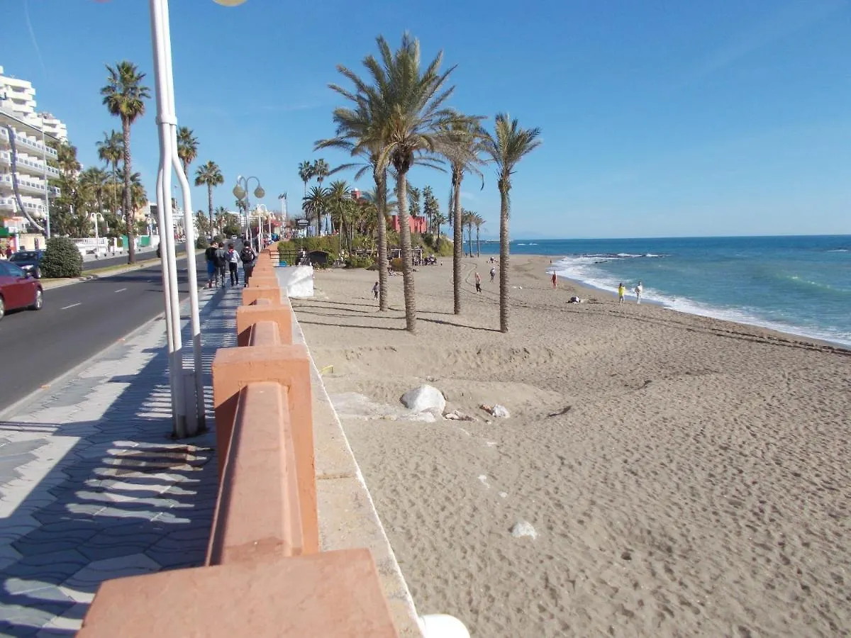 Benal Beach, Luxury Sea & Mountain View Beachside 1 Bedroom Apartment Benalmadena